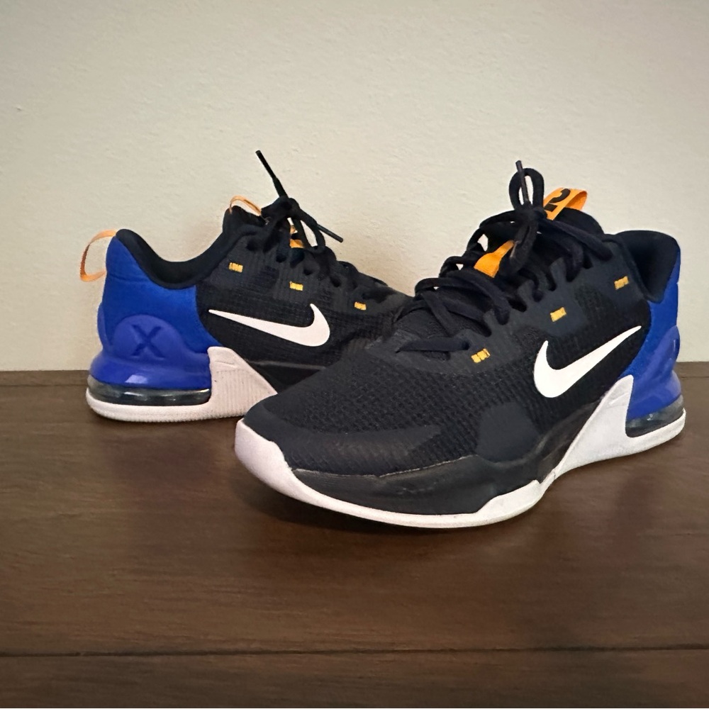 Nike Black and Blue Athletic Shoes with Modern Design
